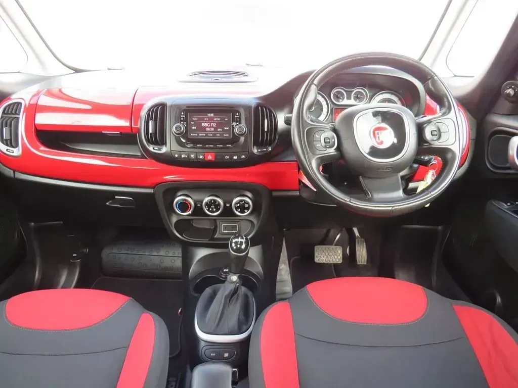 Used Fiat 500L Pop Star 95 HP (69 kW) 2015 Red MPV