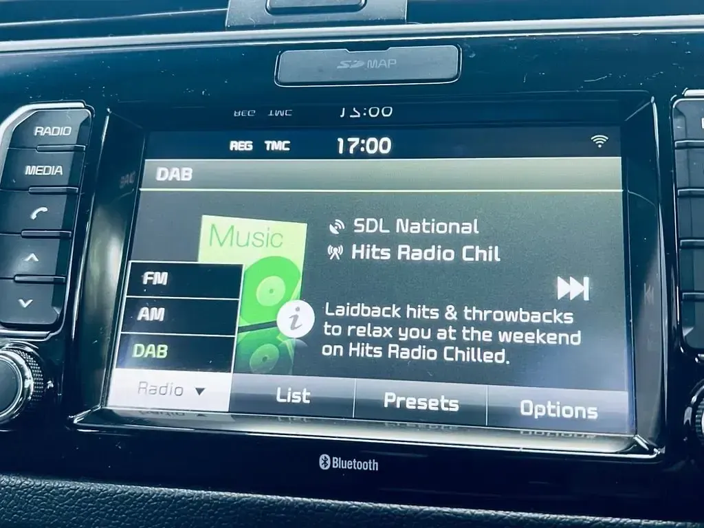 Usado Kia Rio 89 HP (65 kW) 2017 Preto Citadino