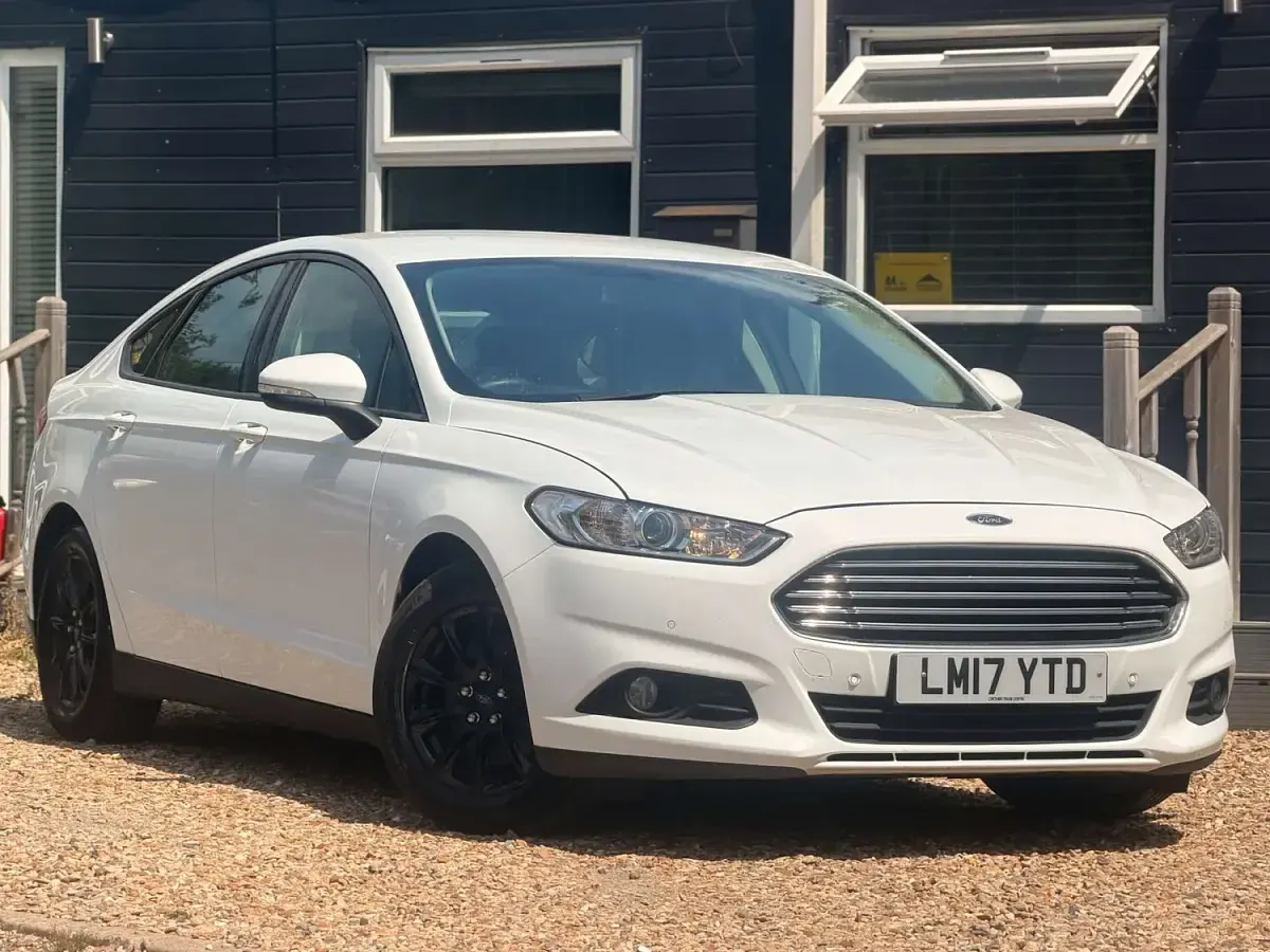 Used Ford Mondeo Style 120 HP (88 kW) 2017 White Hatchback