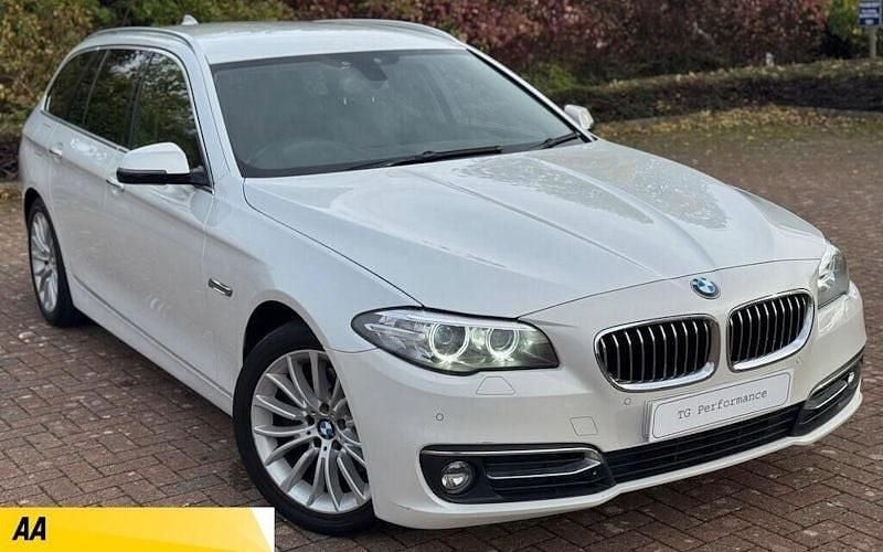 White Used 2016 BMW 520 Luxury Line Estate | £10,600 (Fair price) - Image 1/4
