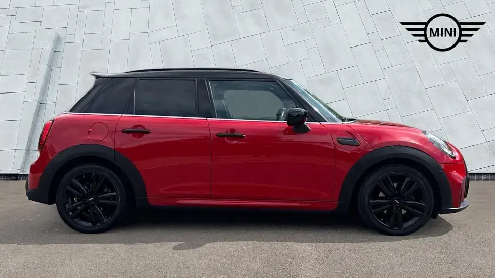 Used Mini Cooper Hatch 134 HP (98 kW) 2022 Red Hatchback