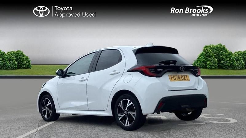 Used Toyota Yaris Hybrid Design 2024 White Hatchback