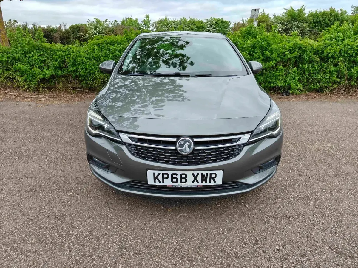 Used Vauxhall Astra SRi 105 HP (77 kW) 2018 Grey Hatchback