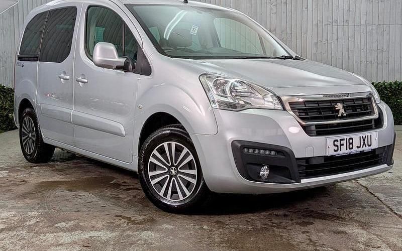 Used Peugeot TePee Active 99 HP (72 kW) 2018 Estate
