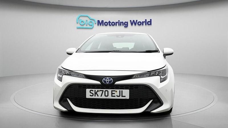 Used Toyota Corolla 122 HP (89 kW) 2020 White Hatchback