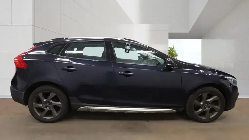 Begagnad Volvo V40 SE 2016 Blå Halvkombi