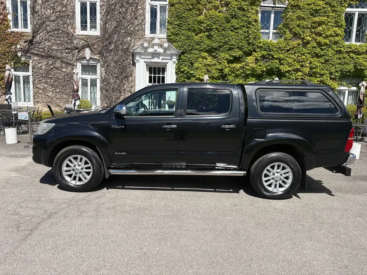 Used Toyota HiLux 171 HP (125 kW) 2013 Black Pickup