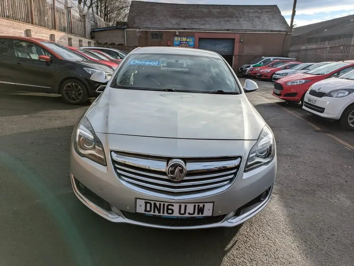 Used Vauxhall Insignia Design Edition 136 HP (100 kW) 2016 Silver Hatchback