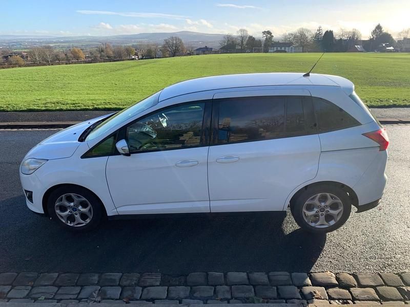 Used Ford Grand C-Max Zetec 125 HP (91 kW) 2013 White MPV