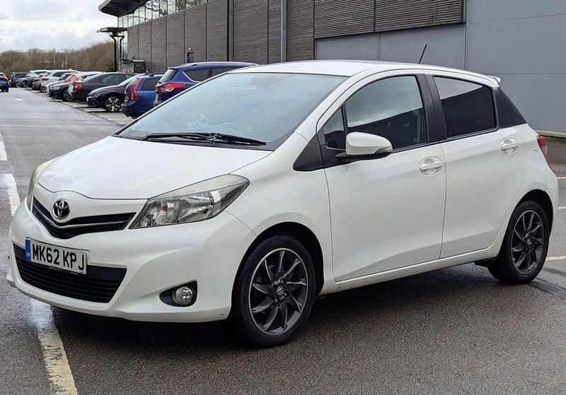 Used Toyota Yaris Trend 99 HP (72 kW) 2012 White Hatchback