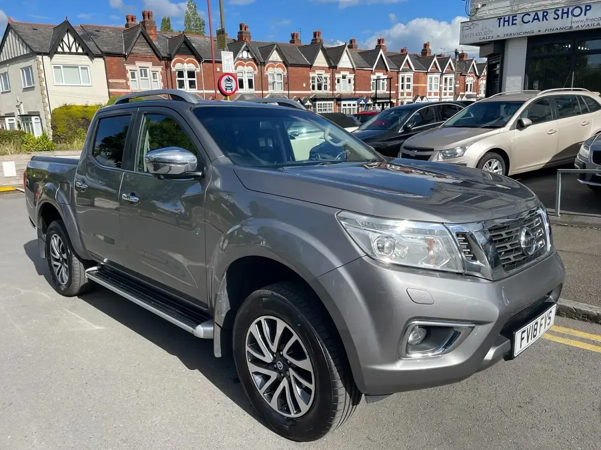 Usado Nissan Navara Tekna 190 CV (139 kW) 2018 Gris Pickup/Camioneta
