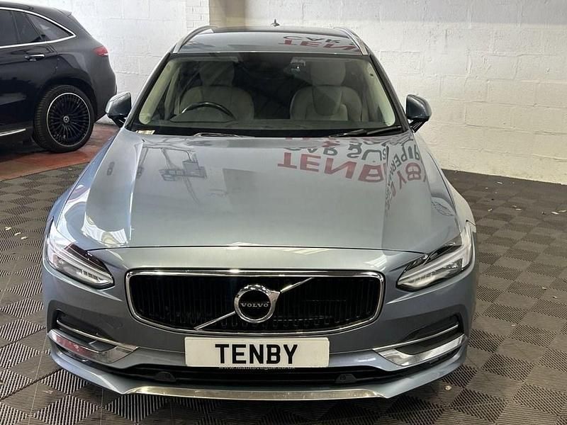 Used Volvo V90 Momentum 190 HP (139 kW) 2019 Blue Estate