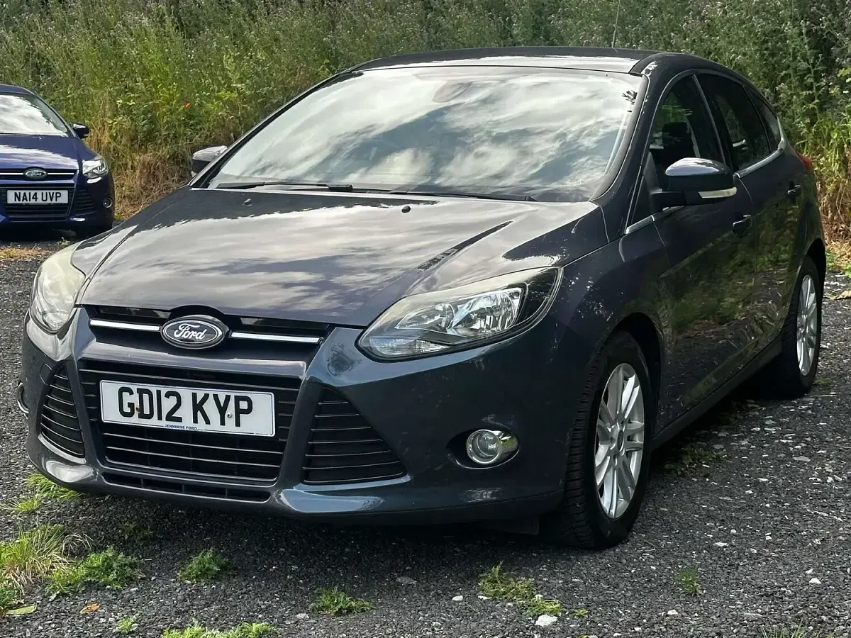 Used Ford Focus Titanium 125 HP (91 kW) 2012 Grey Hatchback