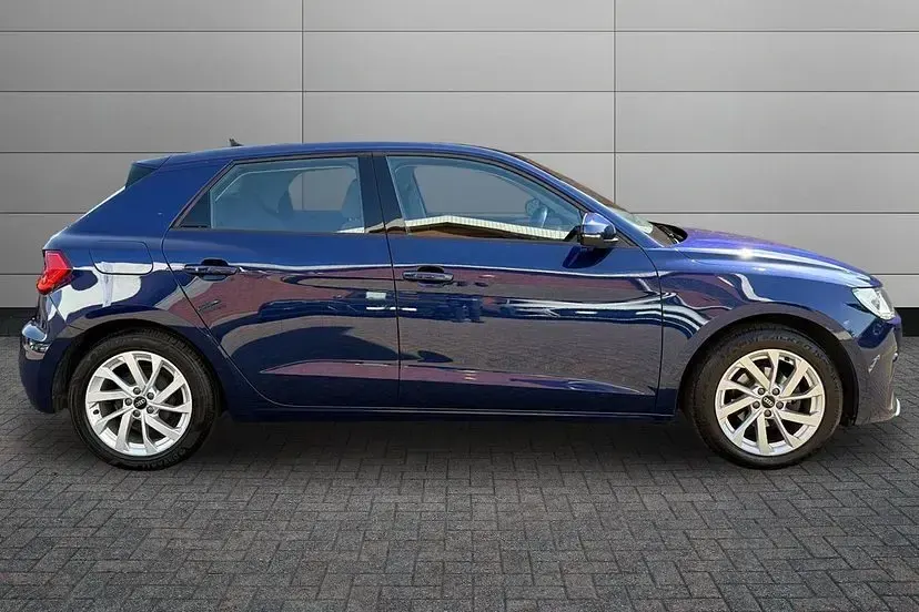 Used Audi A1 Sportback Sport 94 HP (69 kW) 2023 Navarra blue Hatchback