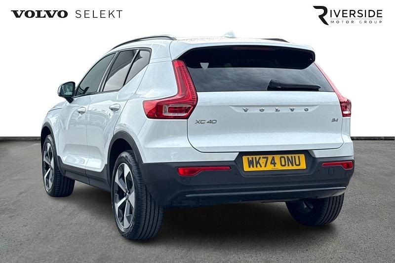 Begagnad Volvo XC40 Plus 197 HK (144 kW) 2024 Vit SUV