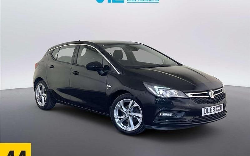 Used Vauxhall Astra SRi 105 HP (77 kW) 2018 Black Hatchback