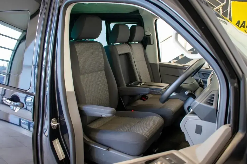 Begagnad VW Transporter Highline 150 HK (110 kW) 2022 Svart Van