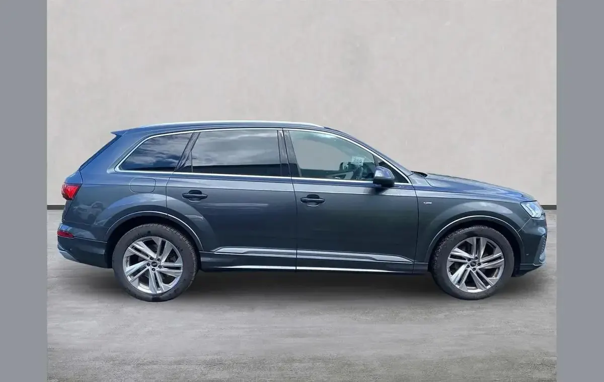 Used Audi Q7 S-Line 286 HP (210 kW) 2023 Grey SUV