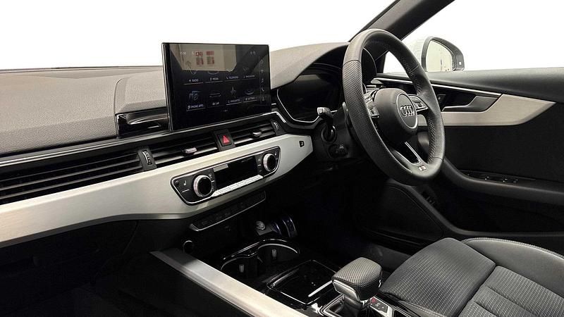 Used Audi A4 S-Line 204 HP (150 kW) 2024 White Estate