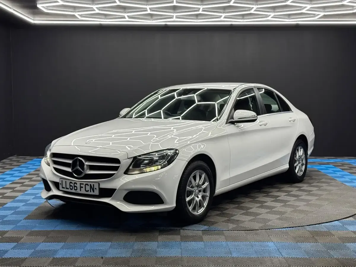 Used Mercedes C200 SE 136 HP (100 kW) 2016 White Sedan