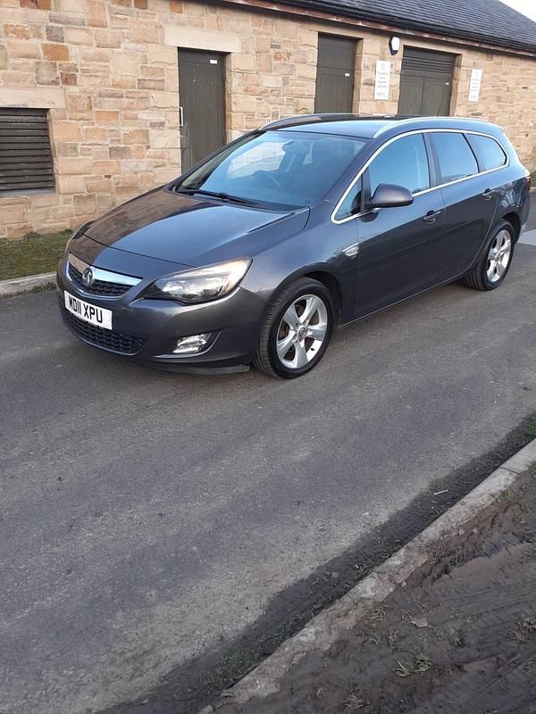 Used Vauxhall Astra SRi 160 HP (117 kW) 2011 Grey Estate