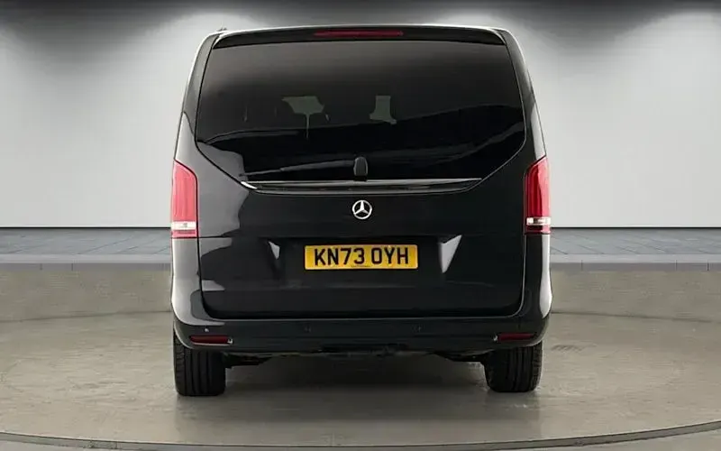 Usado Mercedes V300 AMG line 237 HP (174 kW) 2023 Cinzento Monovolume