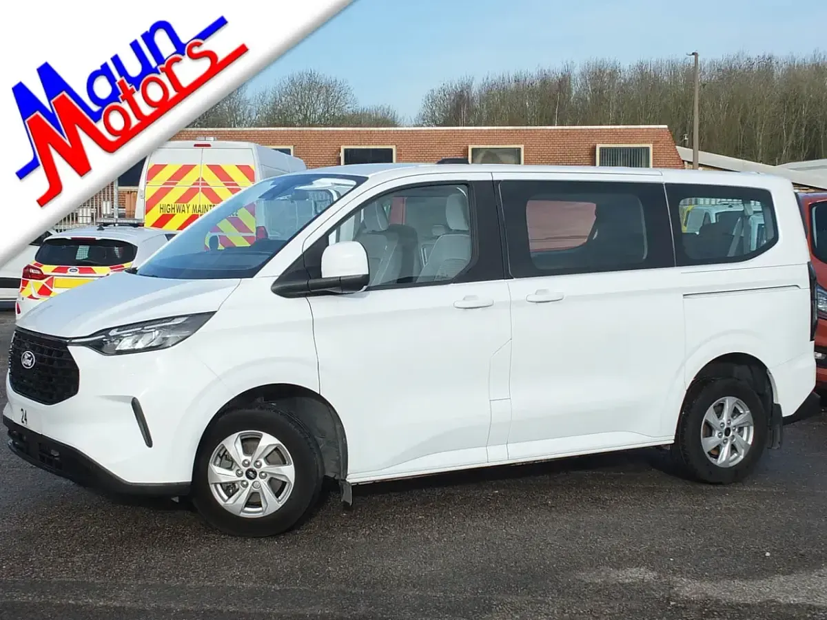 Used Ford Tourneo Custom Zetec 136 HP (100 kW) 2024 White Van