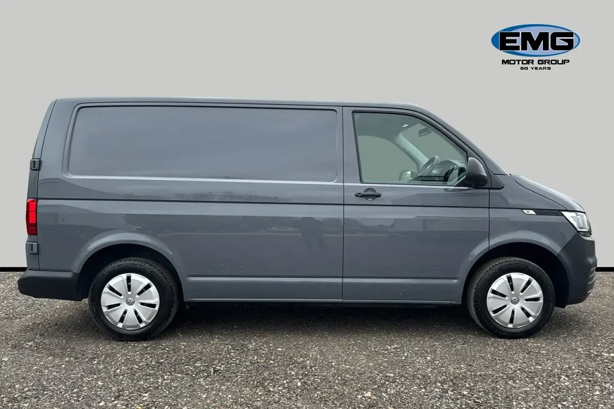 Begagnad VW Transporter Startline 150 HK (110 kW) 2021 Grå Van
