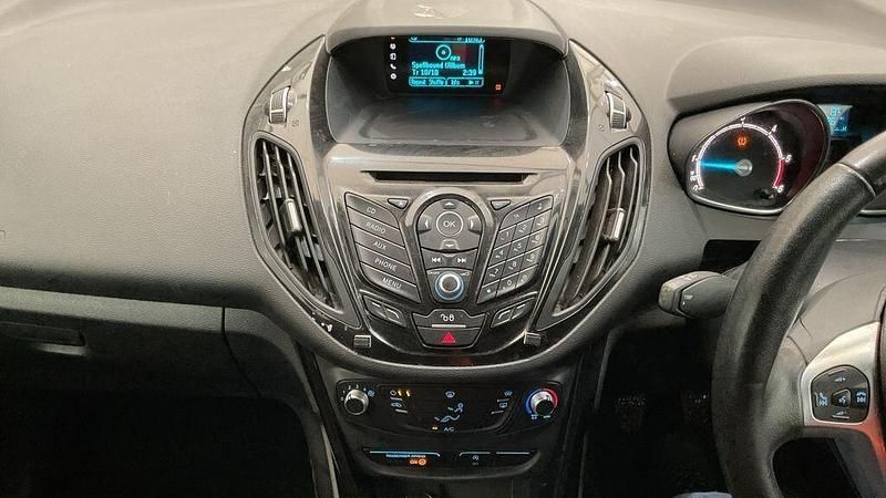 Used Ford B-MAX Zetec 95 HP (69 kW) 2016 Blue MPV