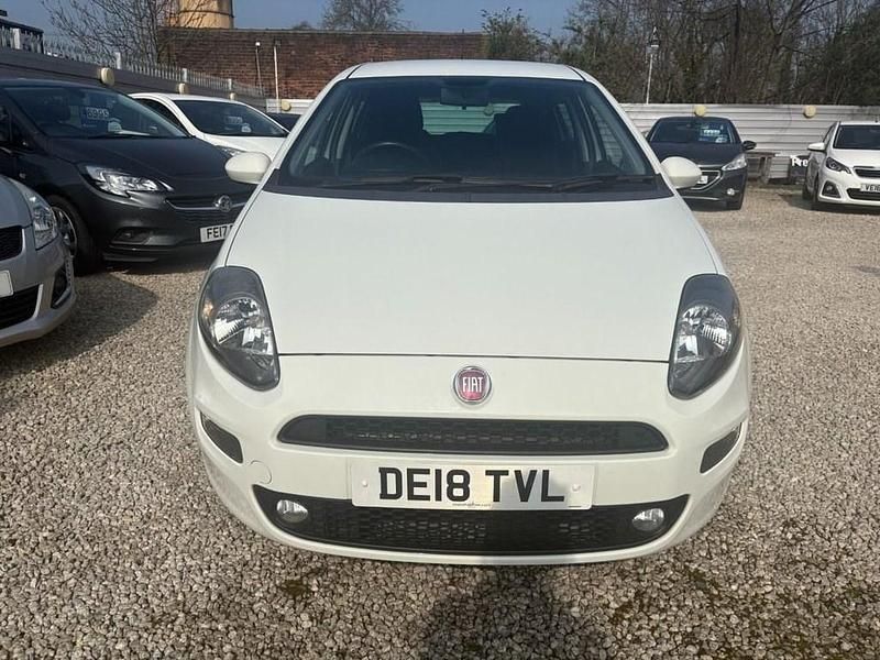Used Fiat Punto Easy Plus 69 HP (50 kW) 2018 White Hatchback