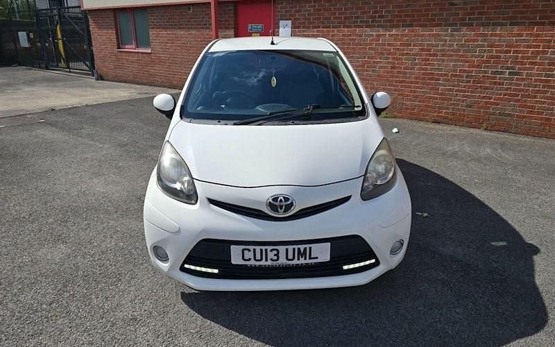 Used Toyota Aygo 68 HP (50 kW) 2012 White Hatchback