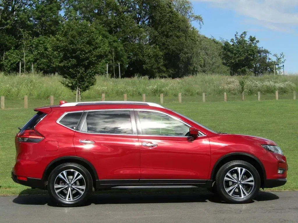 Used Nissan X-Trail N-Connecta 130 HP (95 kW) 2018 Red SUV
