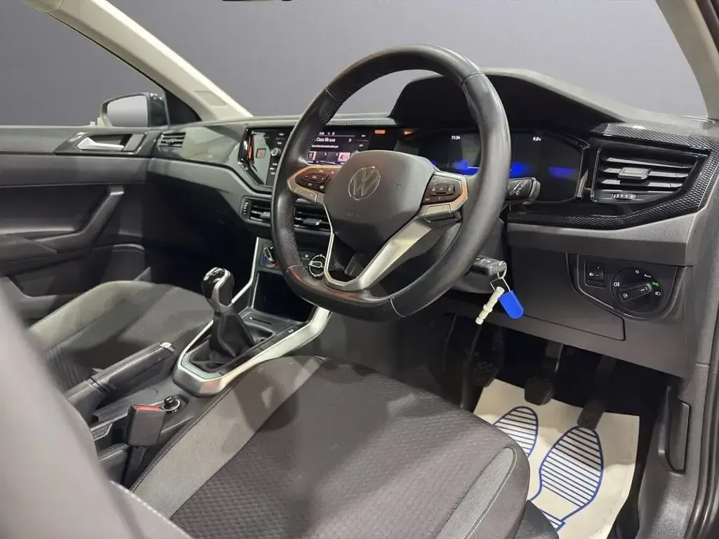 Używany VW Polo S 95 KM (69 kW) 2023 Czarny Hatchback