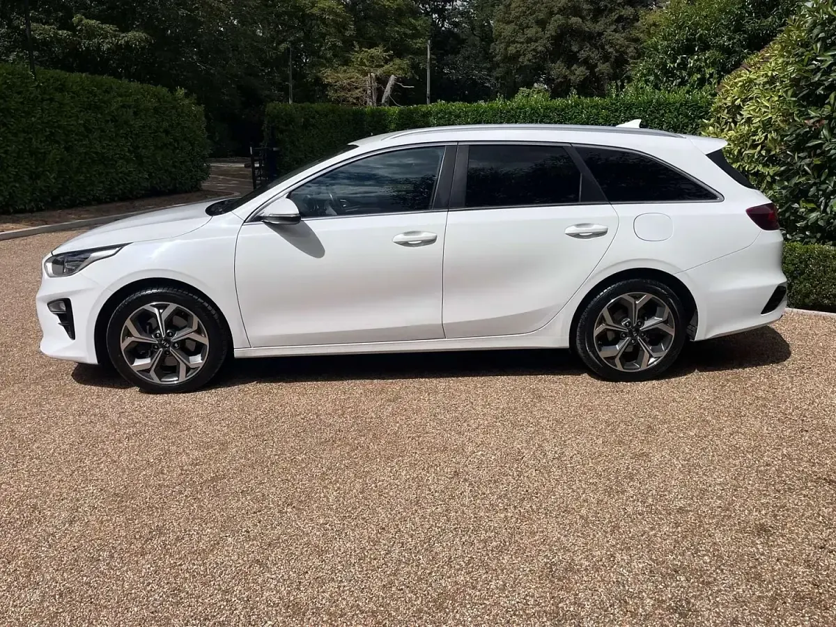 Used Kia Ceed 2019 White Hatchback