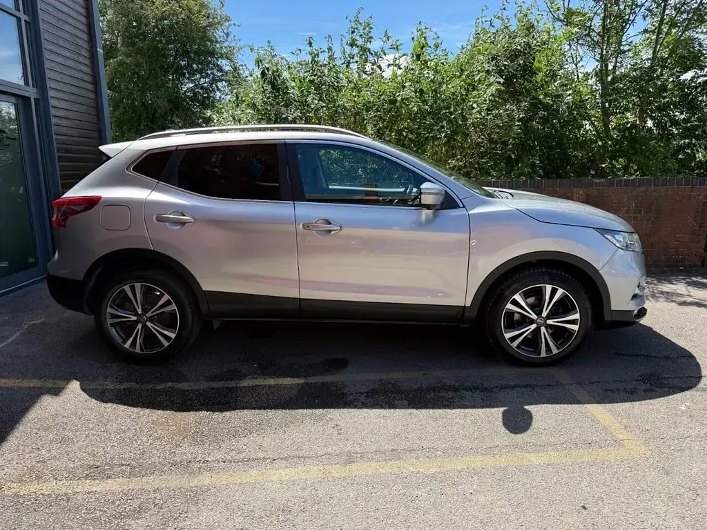 Used Nissan Qashqai N-Connecta 115 HP (84 kW) 2018 Silver SUV