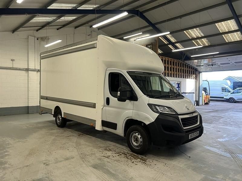 Used Peugeot Boxer Business-Line 165 HP (121 kW) 2021 White Van