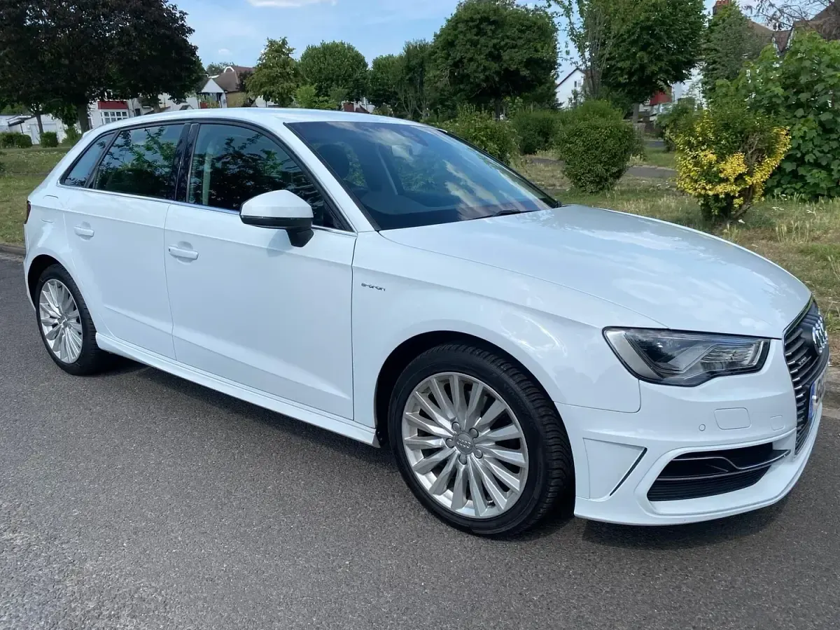 Used Audi A3 e-tron Advanced 2015 White Hatchback
