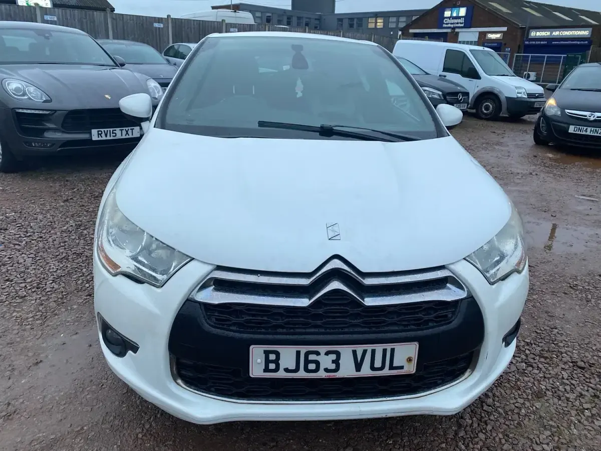 Used Citroën DS4 Start 115 HP (84 kW) 2013 White Hatchback