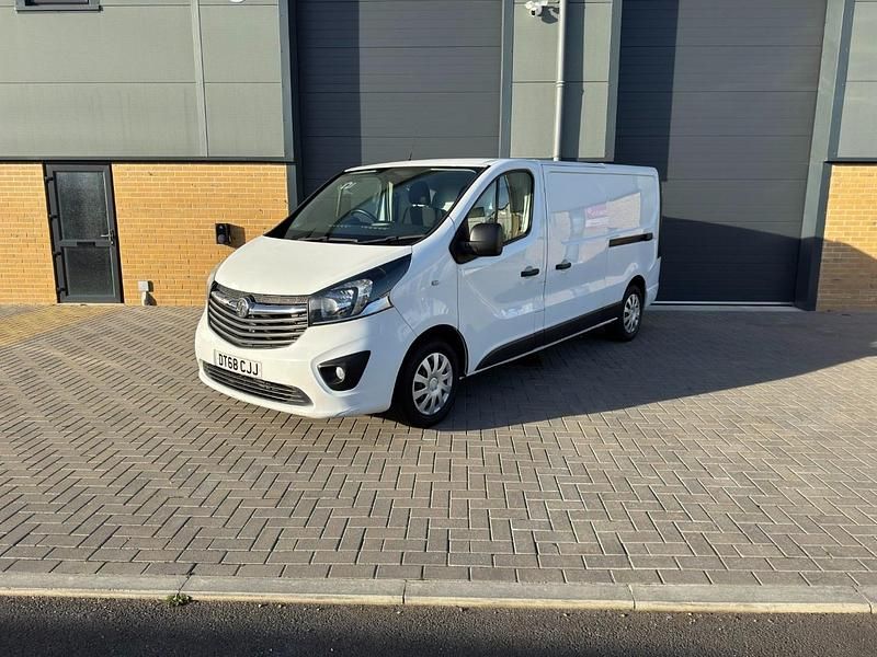 Used Vauxhall Vivaro Sportive 120 HP (88 kW) 2018 White MPV