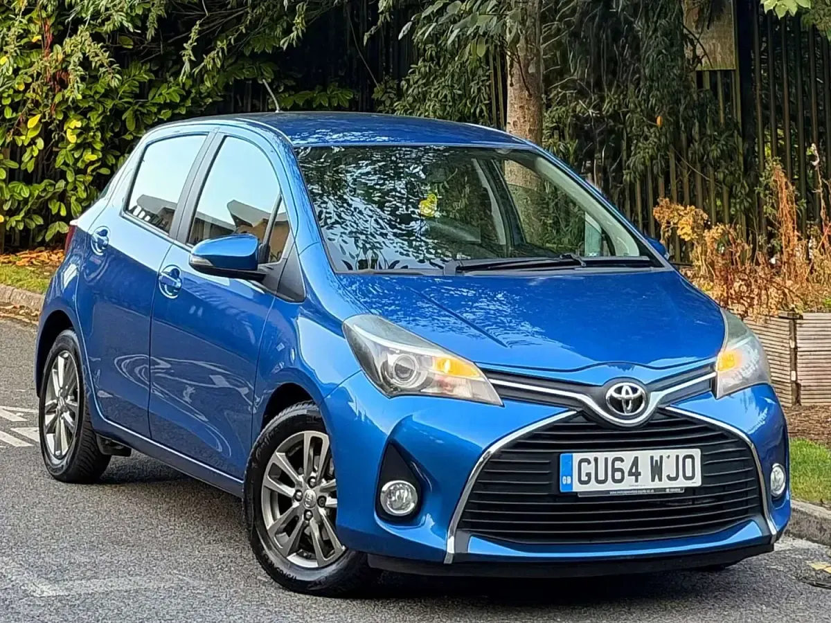 Used Toyota Yaris 69 HP (50 kW) 2014 Blue Hatchback