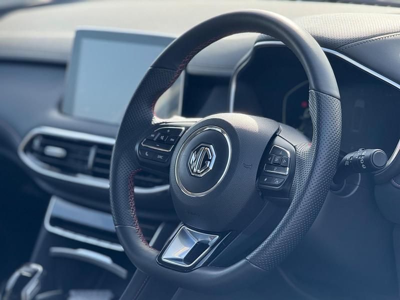 Used MG HS SE 162 HP (119 kW) 2024 White SUV