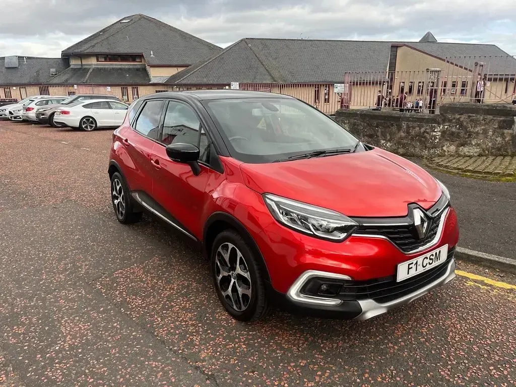 Used Renault Captur Signature 90 HP (66 kW) 2018 Red/black SUV