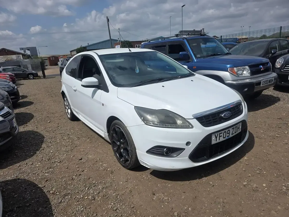 Used Ford Focus Zetec 136 HP (100 kW) 2009 White Hatchback