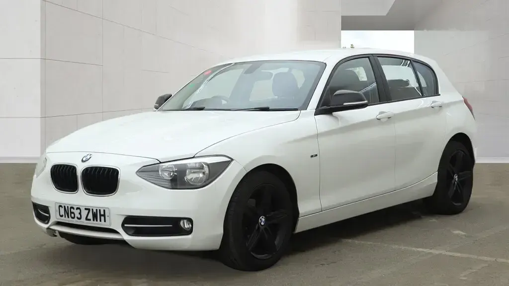 Used BMW 116 Sport Line 2013 White Hatchback