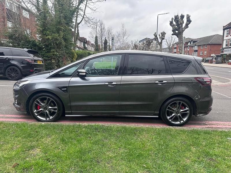 Begagnad Ford S-MAX ST-Line 2019 Grå Minibuss