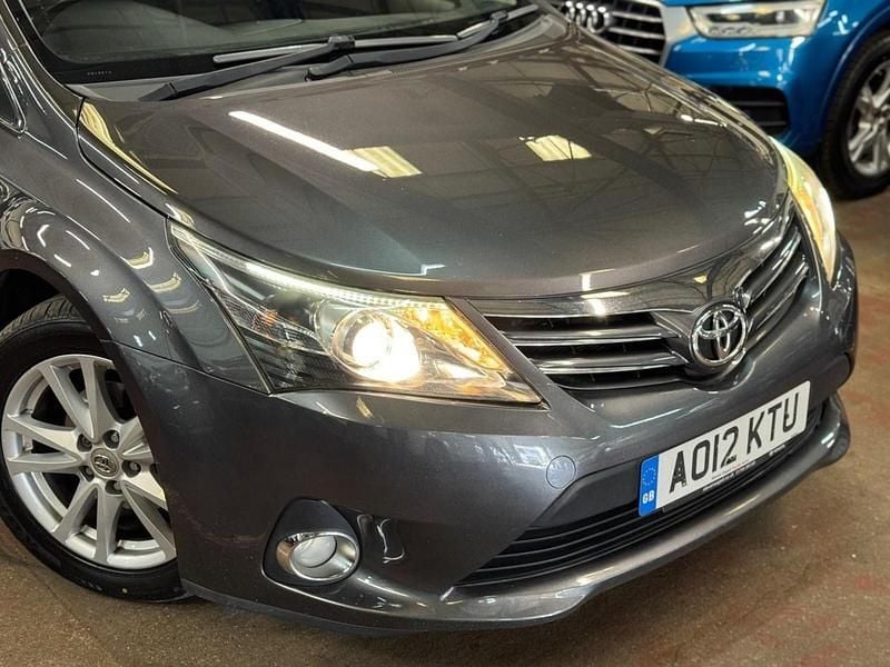 Used Toyota Avensis 124 HP (91 kW) 2012 Grey Sedan