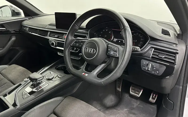 Used Audi A4 Black Edition 150 HP (110 kW) 2017 White Estate