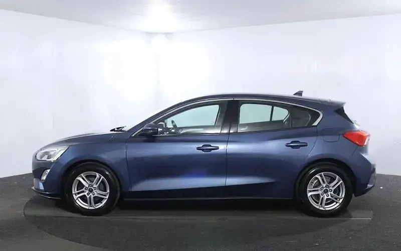 Used Ford Focus Zetec 125 HP (91 kW) 2019 Blue Hatchback