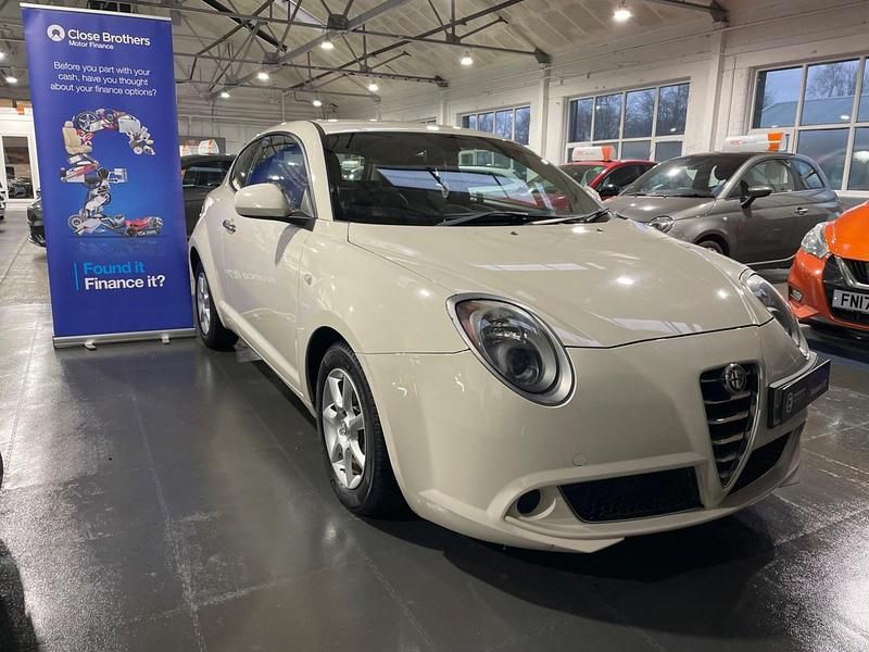 Used Alfa Romeo MiTo Progression 85 HP (62 kW) 2016 White Hatchback