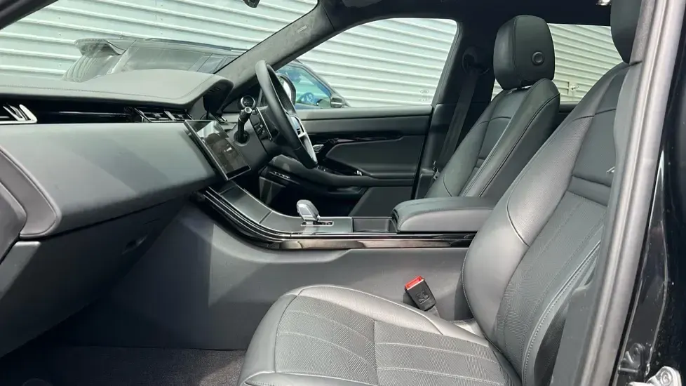 Used Land Rover Range Rover evoque Autobiography 269 HP (197 kW) 2024 Metallic  santorini black SUV